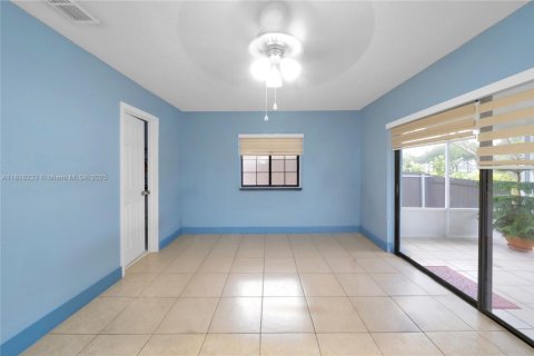 Casa en venta en Hialeah, Florida, 4 dormitorios, 146.6 m2 № 1775237 - foto 17
