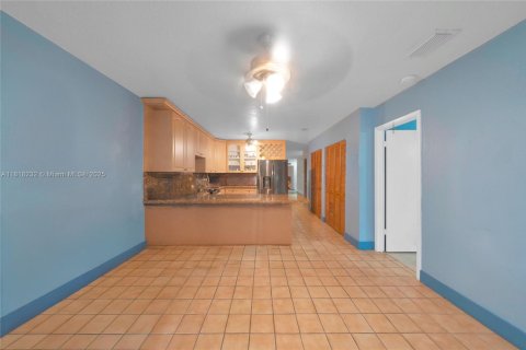 Casa en venta en Hialeah, Florida, 4 dormitorios, 146.6 m2 № 1775237 - foto 19
