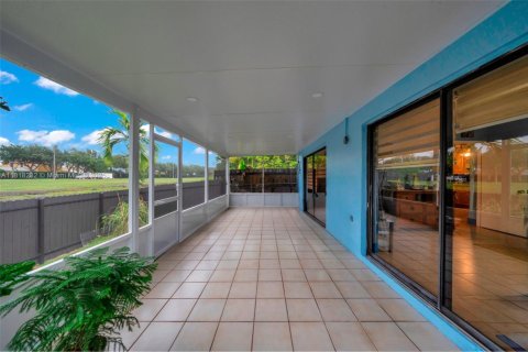 Casa en venta en Hialeah, Florida, 4 dormitorios, 146.6 m2 № 1775237 - foto 22