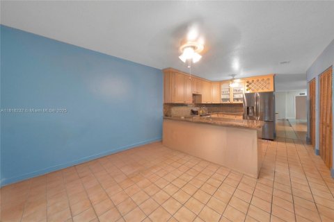 Casa en venta en Hialeah, Florida, 4 dormitorios, 146.6 m2 № 1775237 - foto 18
