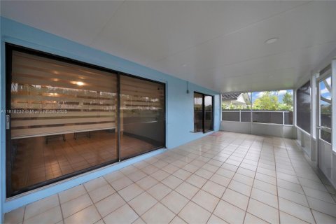 Casa en venta en Hialeah, Florida, 4 dormitorios, 146.6 m2 № 1775237 - foto 14
