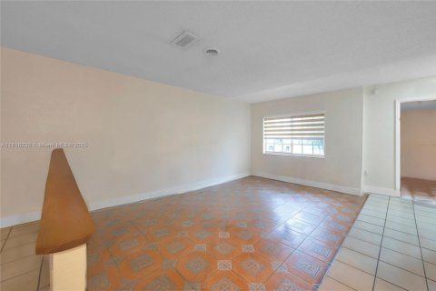 Casa en venta en Hialeah, Florida, 4 dormitorios, 146.6 m2 № 1775237 - foto 20