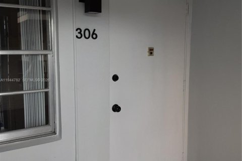 Кондоминиум с 1 спальней в Холливуд, Флорида № 2009202