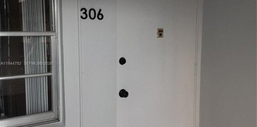 Кондоминиум с 1 спальней в Холливуд, Флорида № 2009202