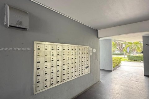 Condo in Miami, Florida, 1 bedroom  № 1993782 - photo 21