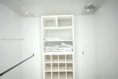 Condo in Miami, Florida, 1 bedroom  № 1993782 - photo 14
