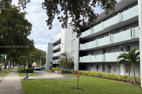 Condo in Miami, Florida, 1 bedroom  № 1993782 - photo 23