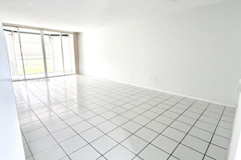 Condo in Miami, Florida, 1 bedroom  № 1993782 - photo 16