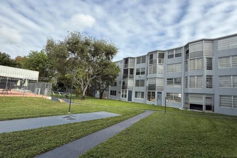 Condo in Miami, Florida, 1 bedroom  № 1993782 - photo 24