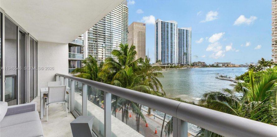 Condominio en Miami, Florida, 1 dormitorio  № 2003022