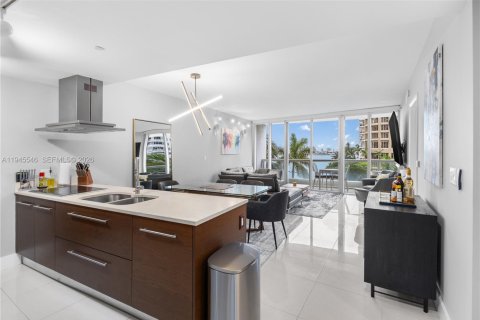 Condominio en venta en Miami, Florida, 1 dormitorio, 81.94 m2 № 2003022 - foto 4