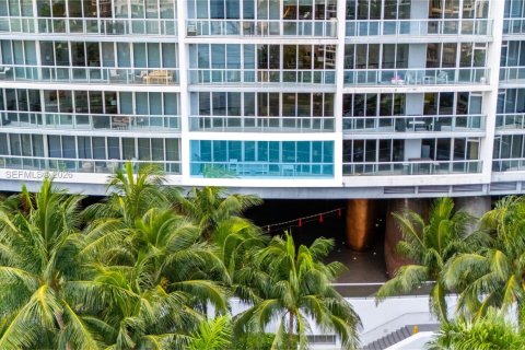 Condominio en venta en Miami, Florida, 1 dormitorio, 81.94 m2 № 2003022 - foto 15