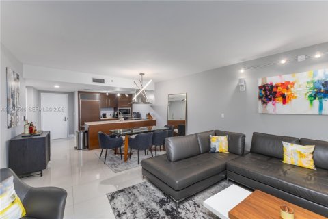 Condominio en venta en Miami, Florida, 1 dormitorio, 81.94 m2 № 2003022 - foto 8