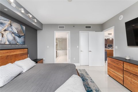 Condominio en venta en Miami, Florida, 1 dormitorio, 81.94 m2 № 2003022 - foto 17
