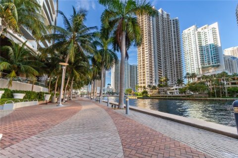 Condominio en venta en Miami, Florida, 1 dormitorio, 81.94 m2 № 2003022 - foto 30