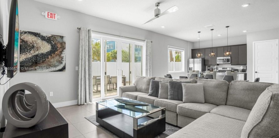 Condo in Kissimmee, Florida, 3 bedrooms № 1358618