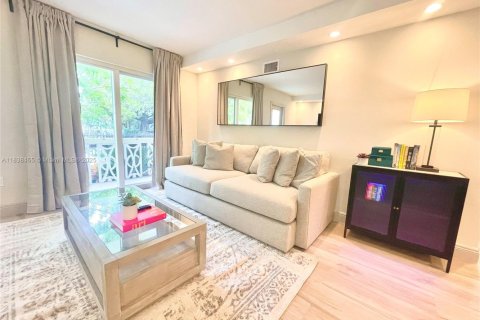 Купить кондоминиум в Майами-Бич, Флорида 1 спальня, 65.03м2, № 1958475 - фото 1