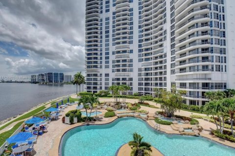 Condominio en Aventura, Florida, 3 dormitorios  № 2035531