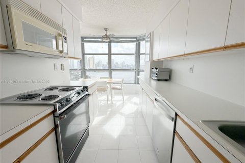 Condominio en alquiler en Aventura, Florida, 3 dormitorios, 157.38 m2 № 2035531 - foto 12