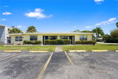 Villa ou maison à louer à Deerfield Beach, Floride: 2 chambres, 217.21 m2 № 1990100 - photo 2