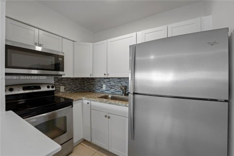 Villa ou maison à louer à Deerfield Beach, Floride: 2 chambres, 217.21 m2 № 1990100 - photo 8