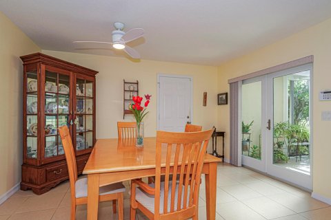 Townhouse in Vero Beach, Florida 3 bedrooms, 162.58 sq.m. № 2088070 - photo 15