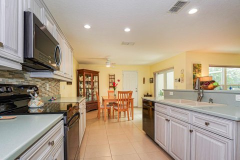 Townhouse in Vero Beach, Florida 3 bedrooms, 162.58 sq.m. № 2088070 - photo 13
