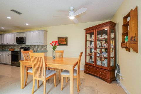 Townhouse in Vero Beach, Florida 3 bedrooms, 162.58 sq.m. № 2088070 - photo 16