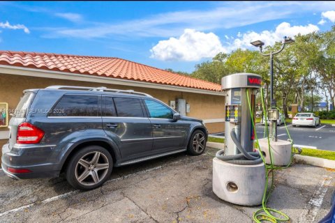 Condo in Pembroke Pines, Florida, 2 bedrooms  № 1998394 - photo 24