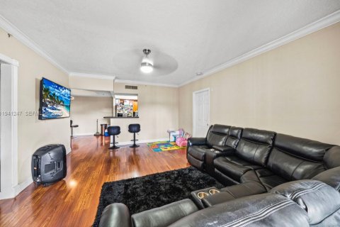 Condo in Pembroke Pines, Florida, 2 bedrooms  № 1998394 - photo 4
