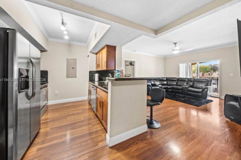 Condo in Pembroke Pines, Florida, 2 bedrooms  № 1998394 - photo 3