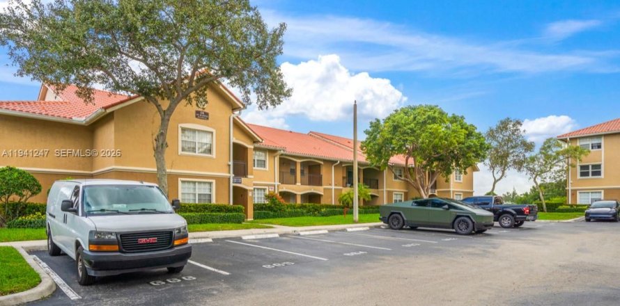 Condo in Pembroke Pines, Florida, 2 bedrooms  № 1998394
