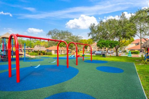 Condo in Pembroke Pines, Florida, 2 bedrooms  № 1998394 - photo 22