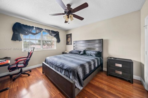 Condo in Pembroke Pines, Florida, 2 bedrooms  № 1998394 - photo 9