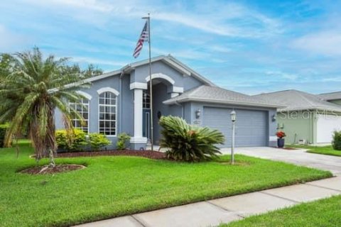 House in New Port Richey, Florida 3 bedrooms, 150.97 sq.m. № 1911660 - photo 1