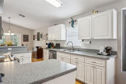 House in New Port Richey, Florida 3 bedrooms, 150.97 sq.m. № 1911660 - photo 25