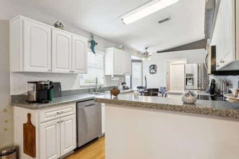 House in New Port Richey, Florida 3 bedrooms, 150.97 sq.m. № 1911660 - photo 7