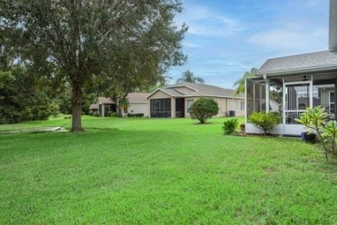 House in New Port Richey, Florida 3 bedrooms, 150.97 sq.m. № 1911660 - photo 16