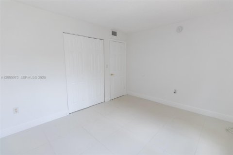 Copropriété à louer à Sunrise, Floride: 2 chambres, 87.7 m2 № 2365699 - photo 12