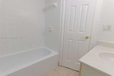 Copropriété à louer à Sunrise, Floride: 2 chambres, 87.7 m2 № 2365699 - photo 14