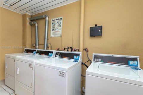 Copropriété à louer à Sunrise, Floride: 2 chambres, 87.7 m2 № 2365699 - photo 23