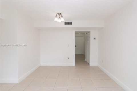 Copropriété à louer à Sunrise, Floride: 2 chambres, 87.7 m2 № 2365699 - photo 9