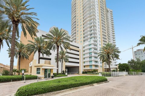 Condo à Hallandale Beach, Floride, 2 chambres  № 2276156