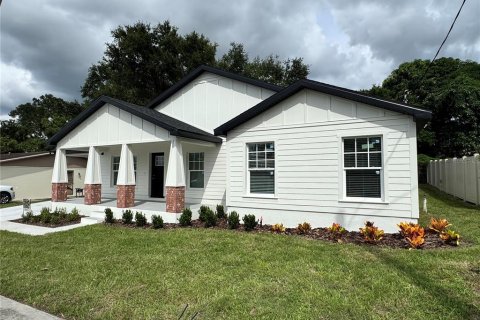 House in Lakeland, Florida 3 bedrooms, 128.58 sq.m. № 1912626 - photo 1