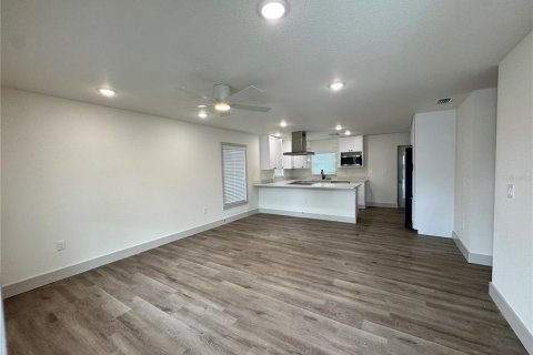 House in Lakeland, Florida 3 bedrooms, 128.58 sq.m. № 1912626 - photo 6