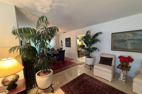 House in Palmetto Bay, Florida 5 bedrooms, 267.56 sq.m. № 2033395 - photo 6