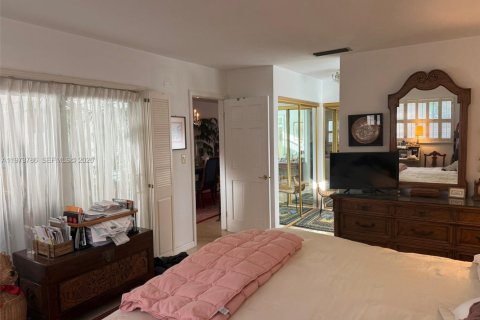 House in Palmetto Bay, Florida 5 bedrooms, 267.56 sq.m. № 2033395 - photo 15