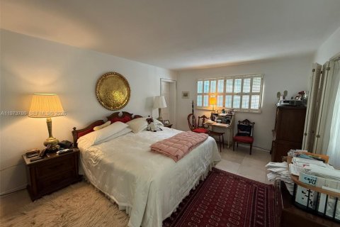 House in Palmetto Bay, Florida 5 bedrooms, 267.56 sq.m. № 2033395 - photo 14