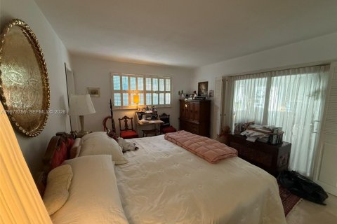 House in Palmetto Bay, Florida 5 bedrooms, 267.56 sq.m. № 2033395 - photo 16