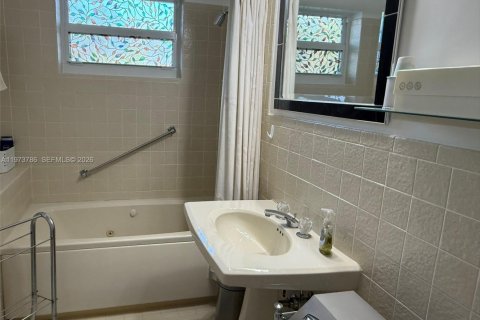 House in Palmetto Bay, Florida 5 bedrooms, 267.56 sq.m. № 2033395 - photo 21